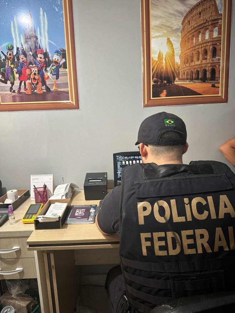 Polícia Federal combate rede criminosa que promovia migração ilegal de brasileiros aos EUA