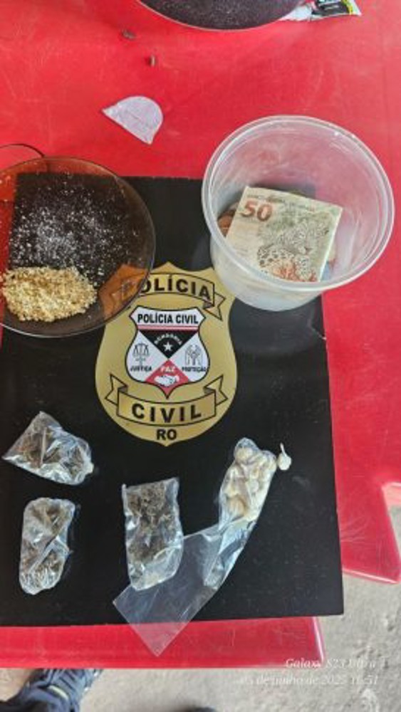 Polícia Civil cumpre mandados em Costa Marques e São Francisco apreendendo drogas e munições