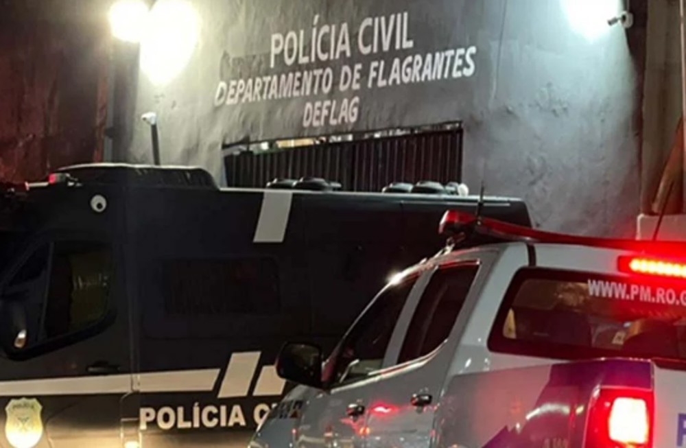 PM prende jovem com escopeta calibre 12 em vila de apartamentos