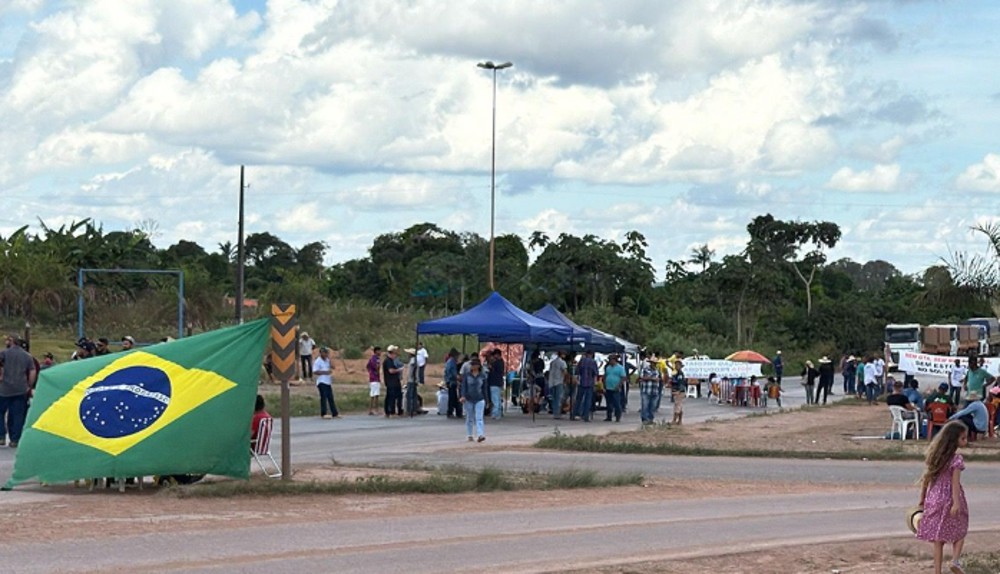 Interdição total da BR-364 no km 563 continua nesta quarta-feira (11)