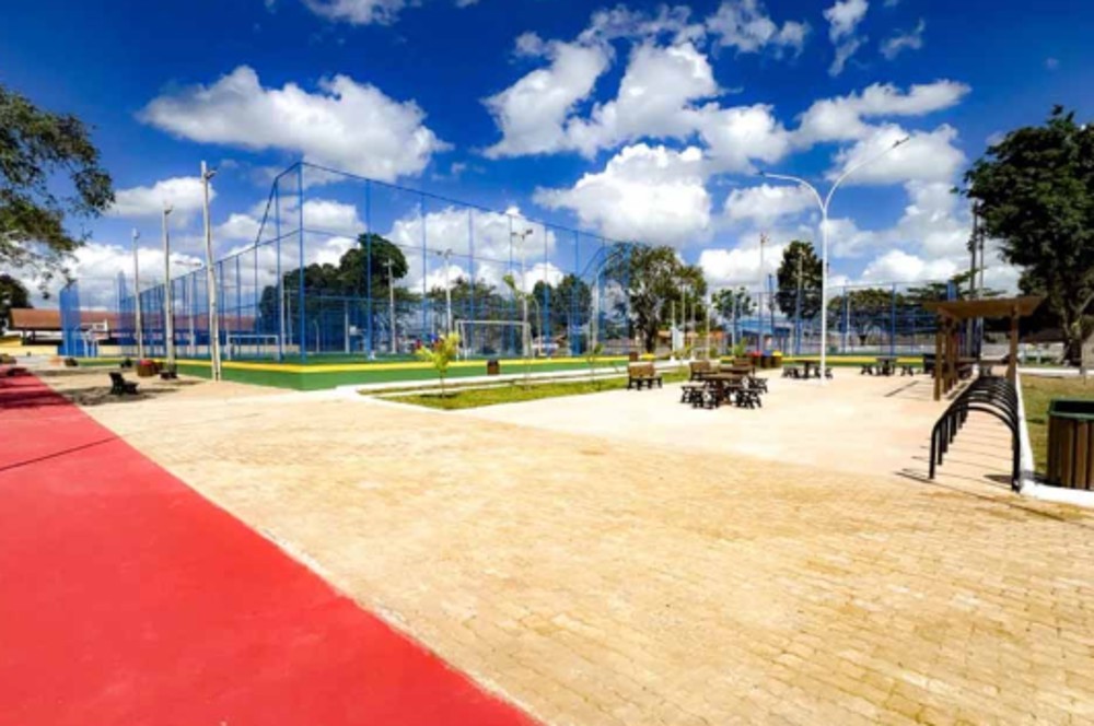 Obra de revitalização da praça no distrito Vista Alegre do Abunã está em fase de conclusão
