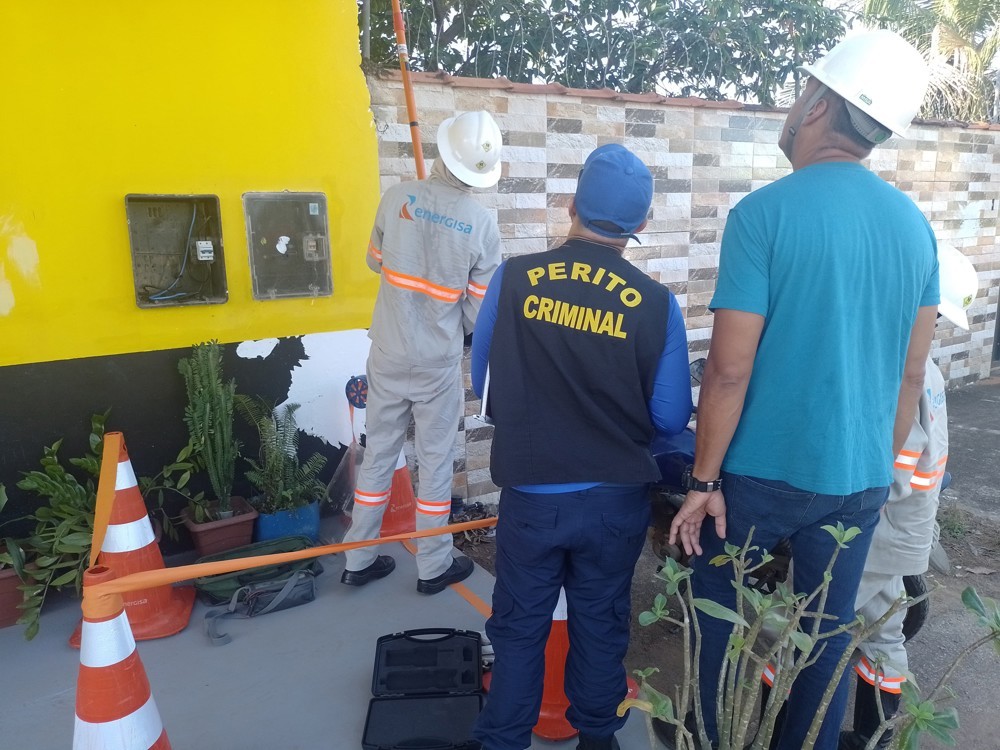 Distribuidora de Bebidas é Flagrada Furtando Energia Elétrica no Bairro Aponiã