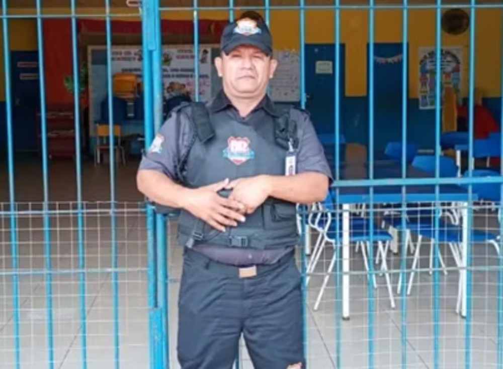 Homem é condenado por envolvimento no assassinato de vigilante em escola