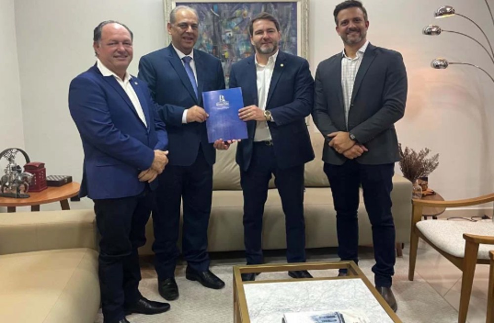 Pedro Fernandes participa da entrega de relatório da CPI das Reservas ao Tribunal de Justiça