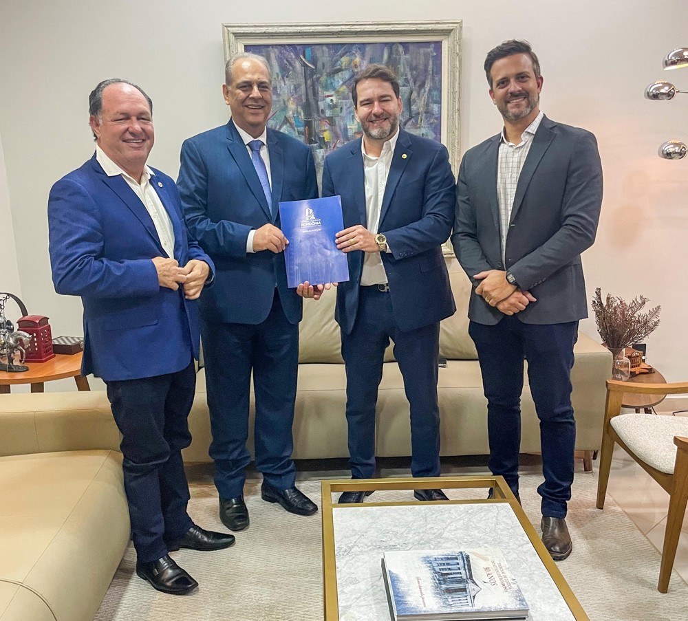 Presidente da Assembleia Legislativa entrega relatório da CPI ao TJRO