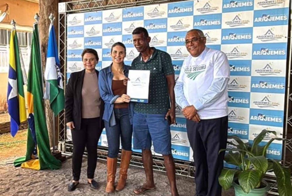 Prefeitura entrega dos títulos imobiliários do Projeto Ariquemes Legal