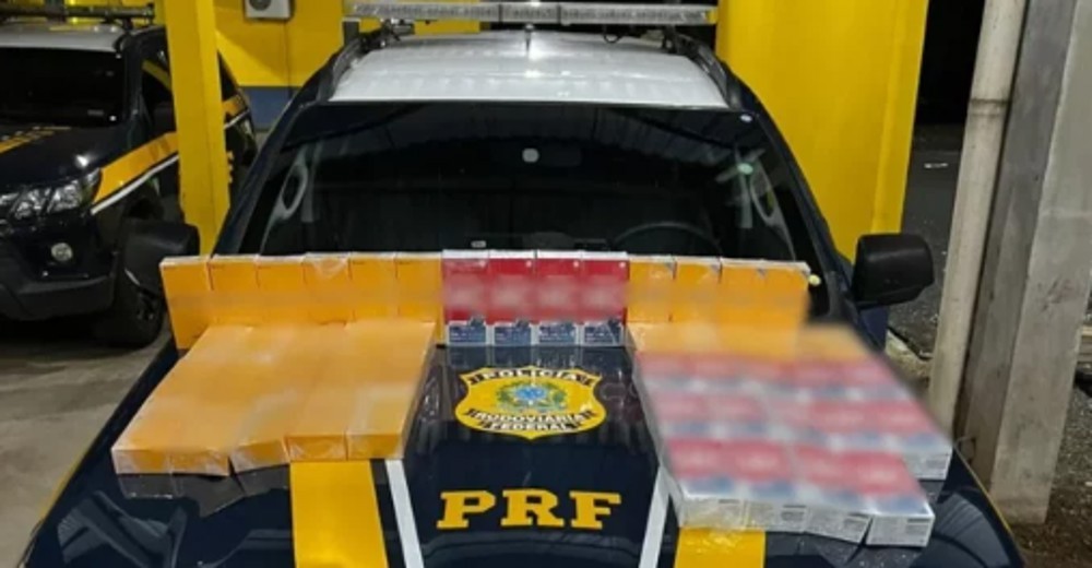 PRF apreende 48 celulares sem nota fiscal e suspeita de contrabando em ônibus na BR-364