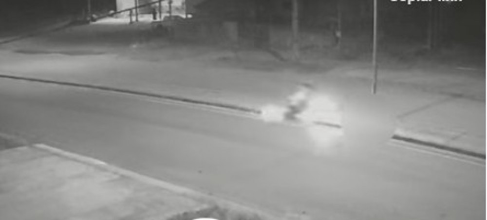 Motociclista morre e mulher fica gravemente ferida após colisão com poste na RO-473