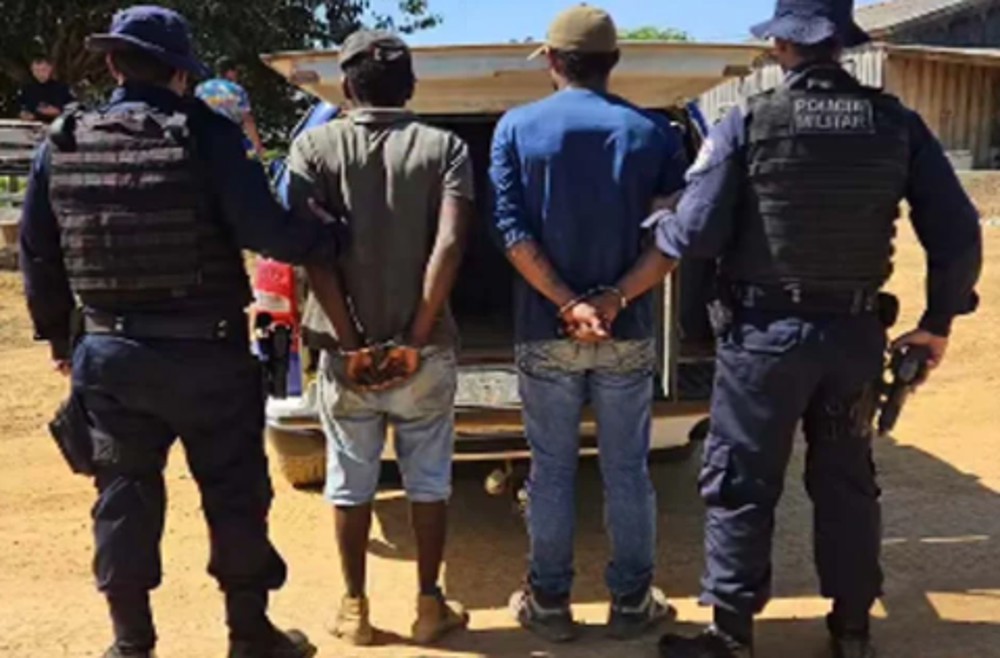 Polícia Militar prende dois foragidos da justiça na zona rural de Machadinho