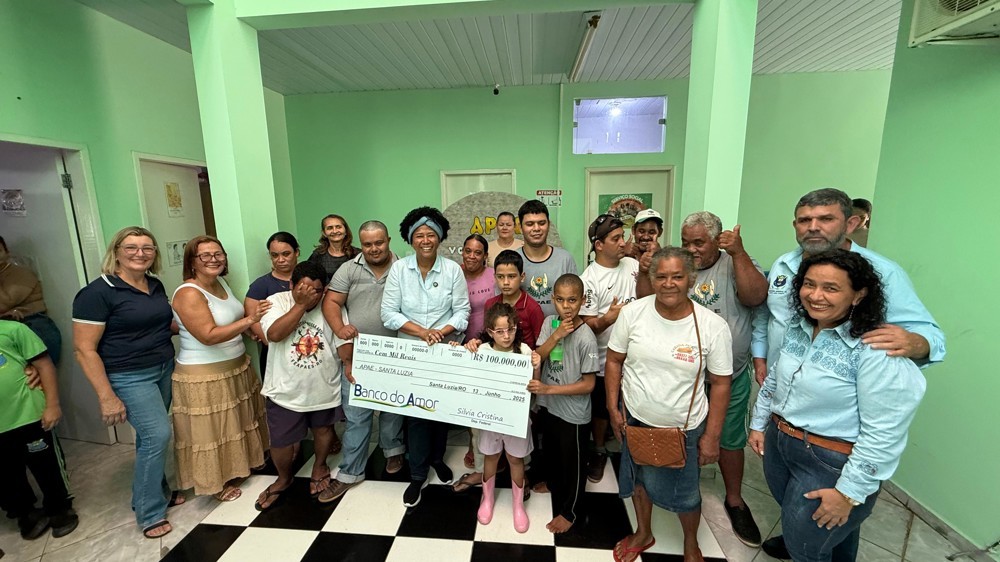 Deputada Sílvia Cristina leva R$ 100 mil para a Apae de Santa Luzia do Oeste