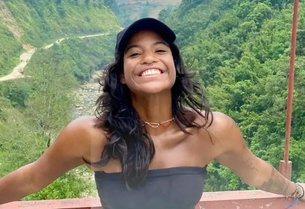 Brasileira que caiu em penhasco de vulcão está 'visualmente imóvel'