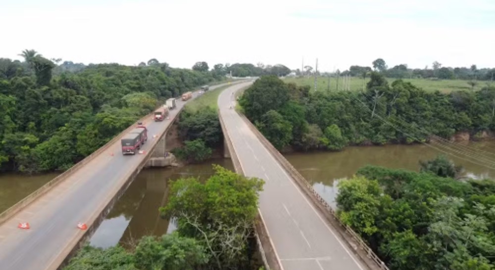 Travessia de veículos pesados será interrompida durante obras na ponte sobre o rio Candeias