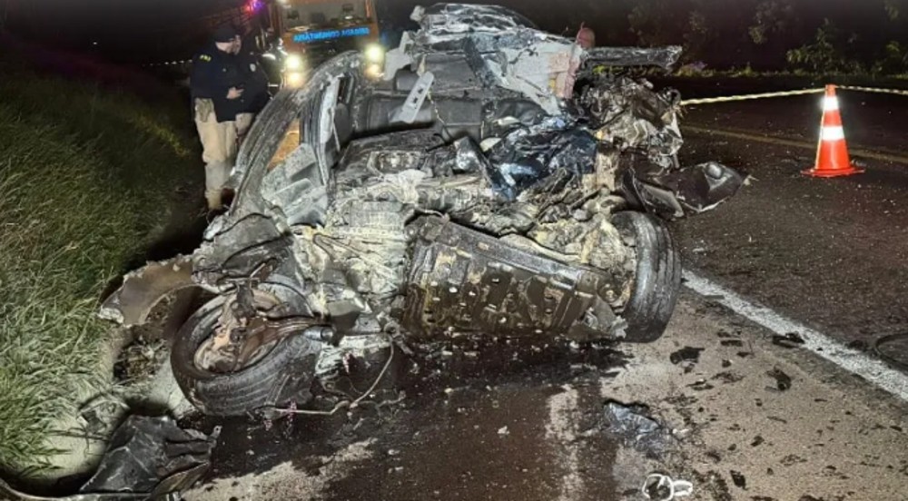 Acidente entre carro e caminhão deixa uma pessoa morta na BR-277
