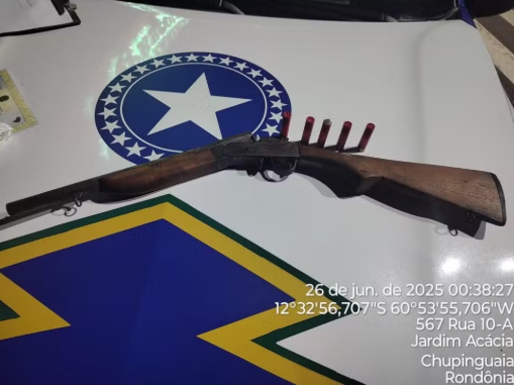 Adolescente é apreendido após ostentar espingarda nas redes sociais em Chupinguaia