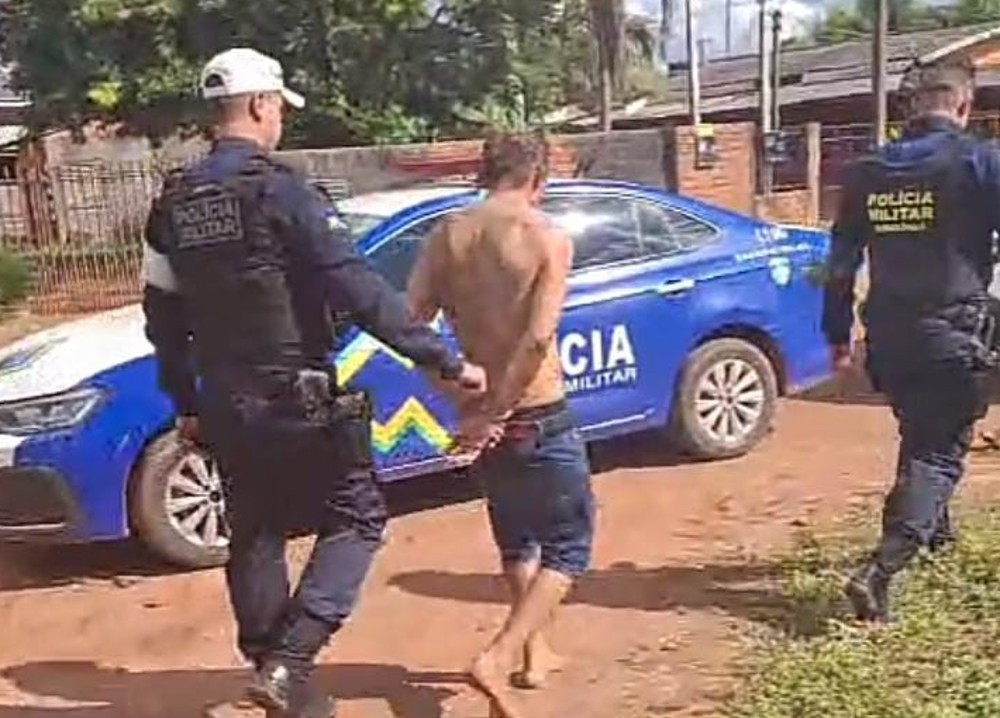 Homem com mandado de prisão em aberto tenta enganar policiais passando nome falso