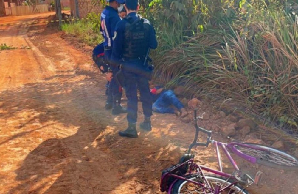 Ciclista é executado a tiros por ocupantes de carro