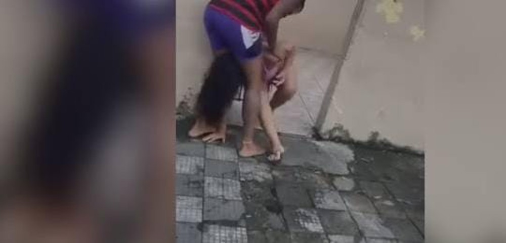 Esposa é surrada pelo marido após conversar com amigo em festa