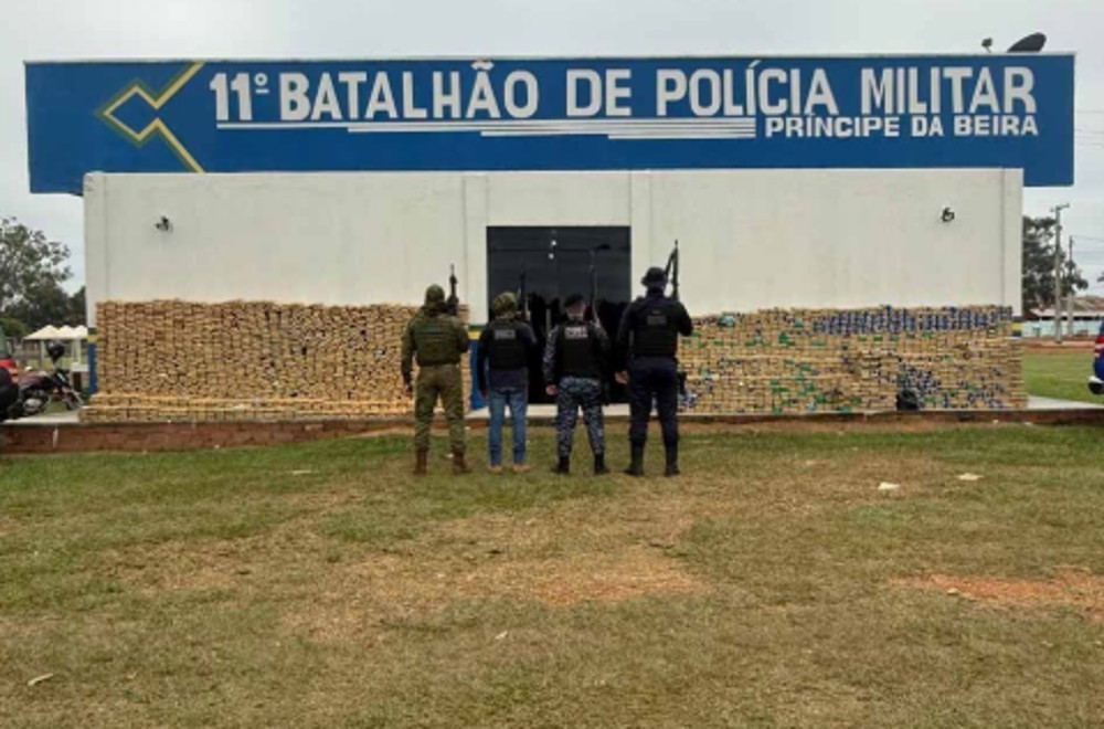 Forças de Segurança interceptam carreta com quase quatro toneladas de drogas em Costa Marques