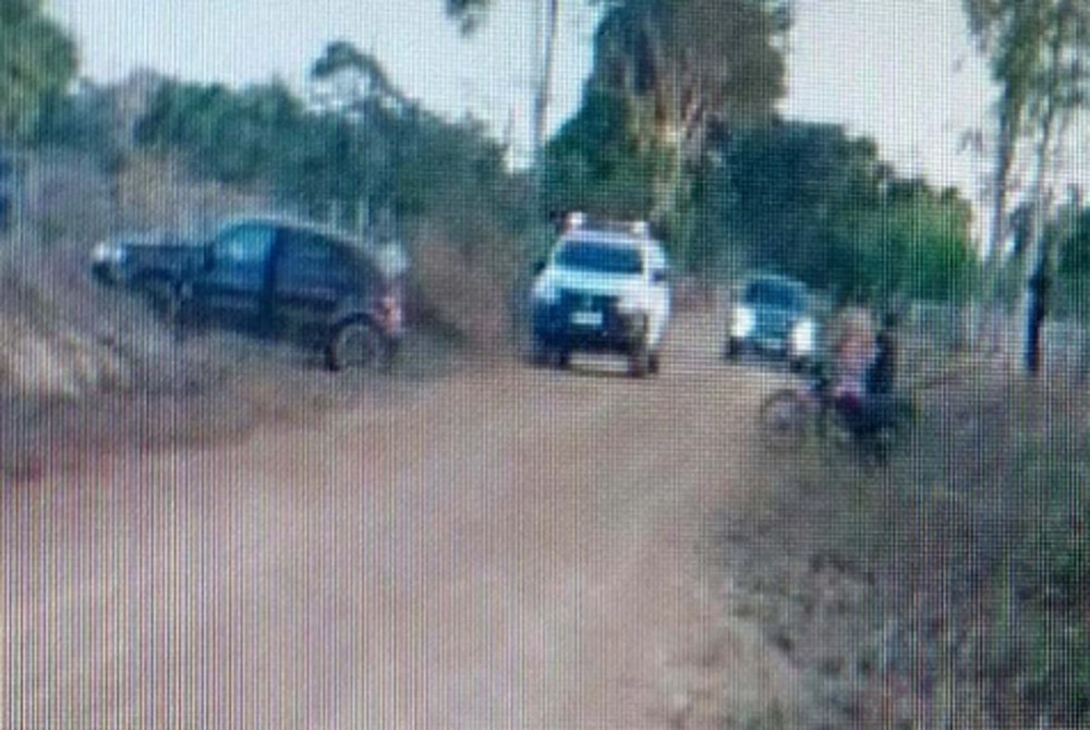 Motociclista de 16 anos fica ferido após colisão com caminhonete