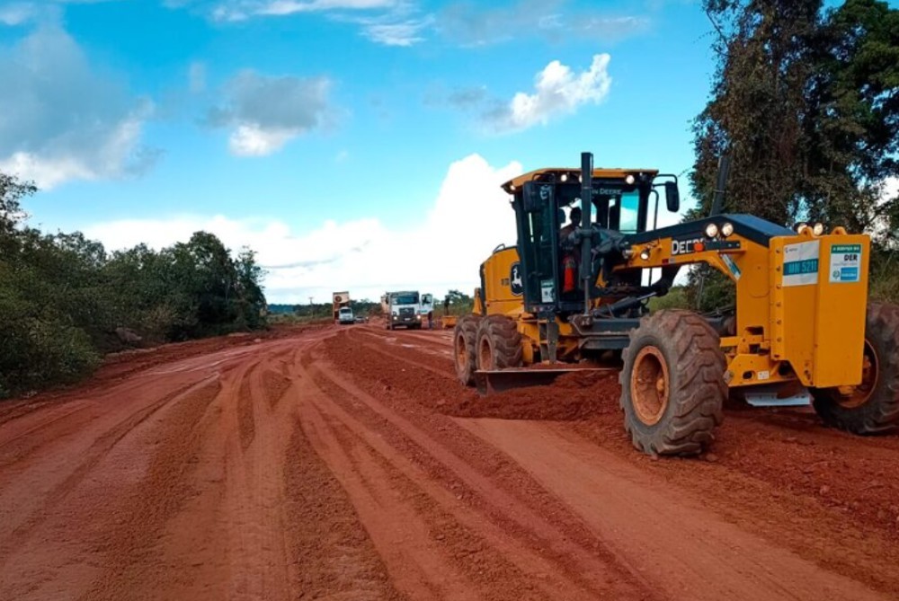 Governo realiza manutenção com serviços de revestimento primário e tubos metálicos na RO-495 