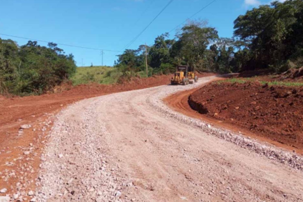 Rodovia-383 recebe manutenção e fortalece escoamento agrícola na Zona da Mata