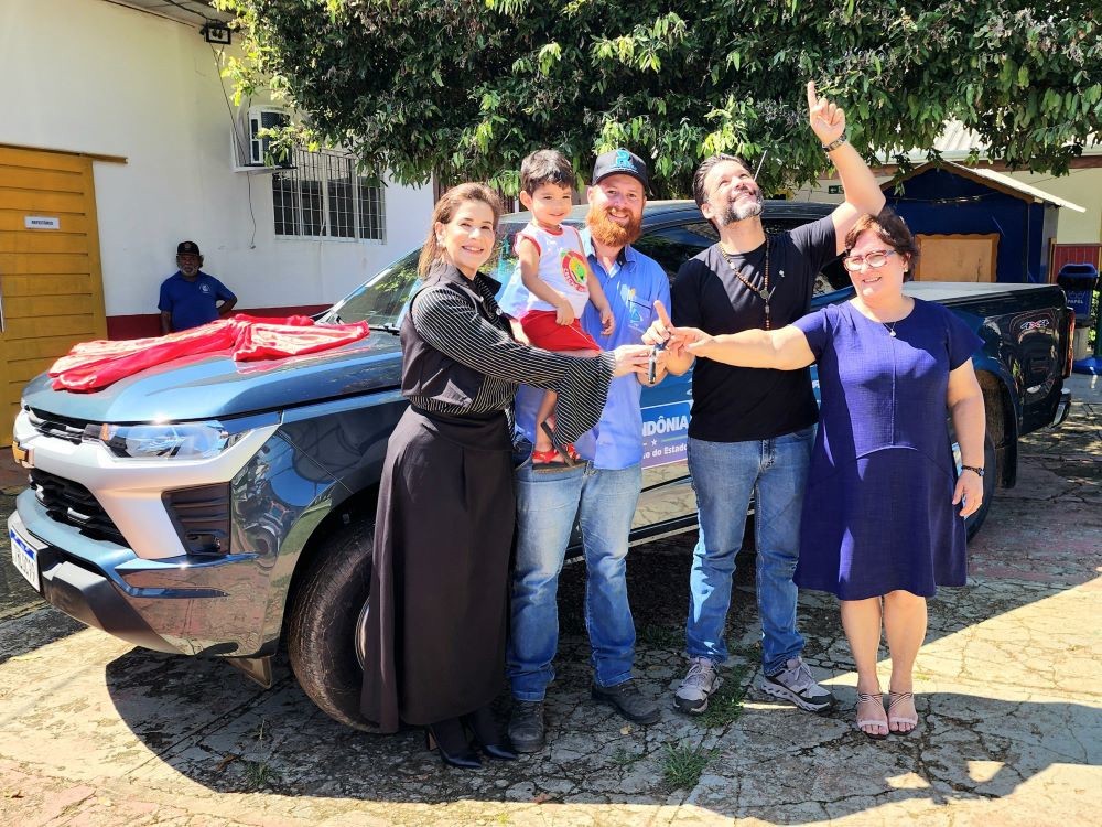 Creche Grilo Falante recebe veículo zero quilômetro por meio de emenda do deputado Delegado Camargo