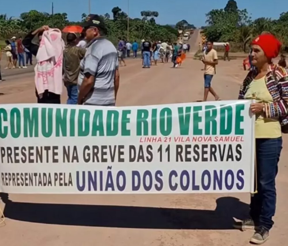 BR-364 é totalmente bloqueada por manifestantes em Cujubim