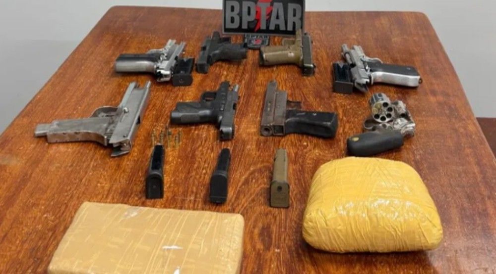 Polícia apreende 8 armas, drogas e munições após confronto que deixou 7 mortos