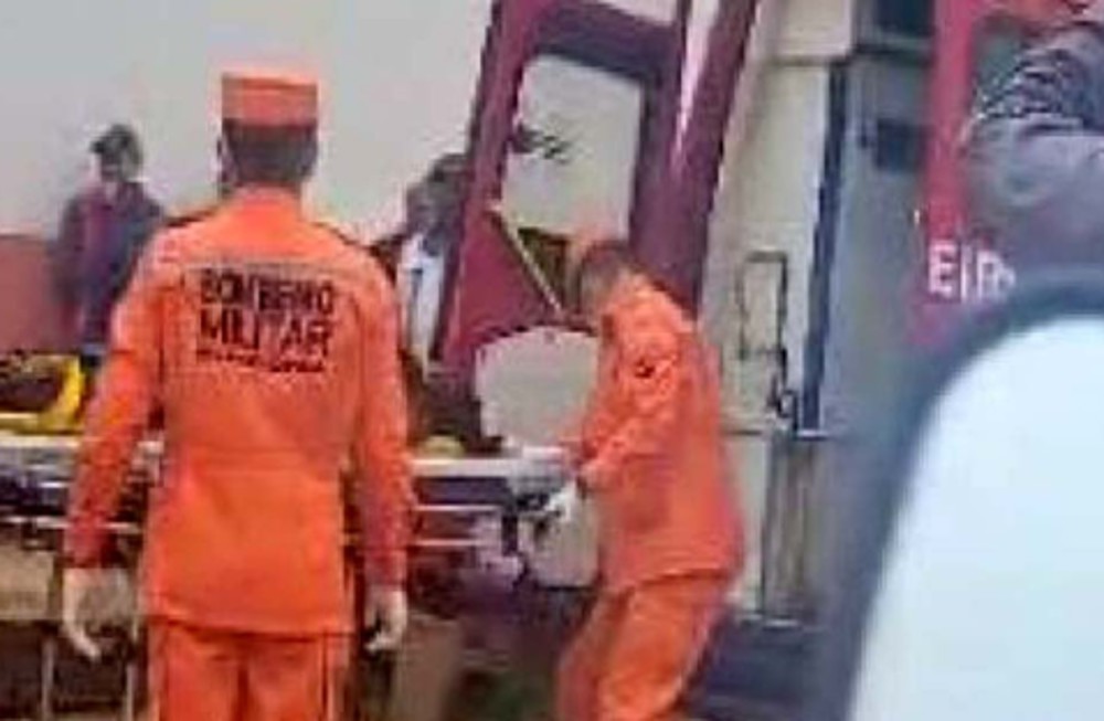 Homem é alvejado por tiros em tentativa de homicídio registrada por câmeras