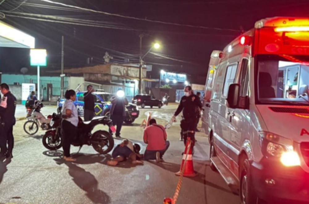 Motociclista fica gramente ferido após colisão com bicicleta