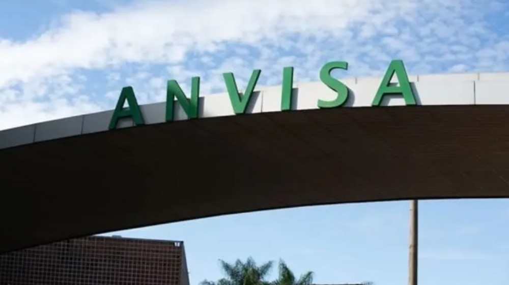 Anvisa publica alerta para riscos de progressiva com formol