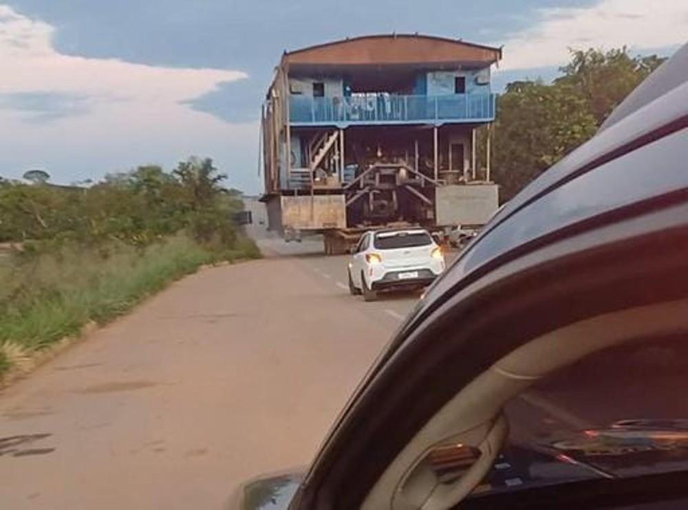 Motorista embriagado é flagrado rebocando draga na BR-319