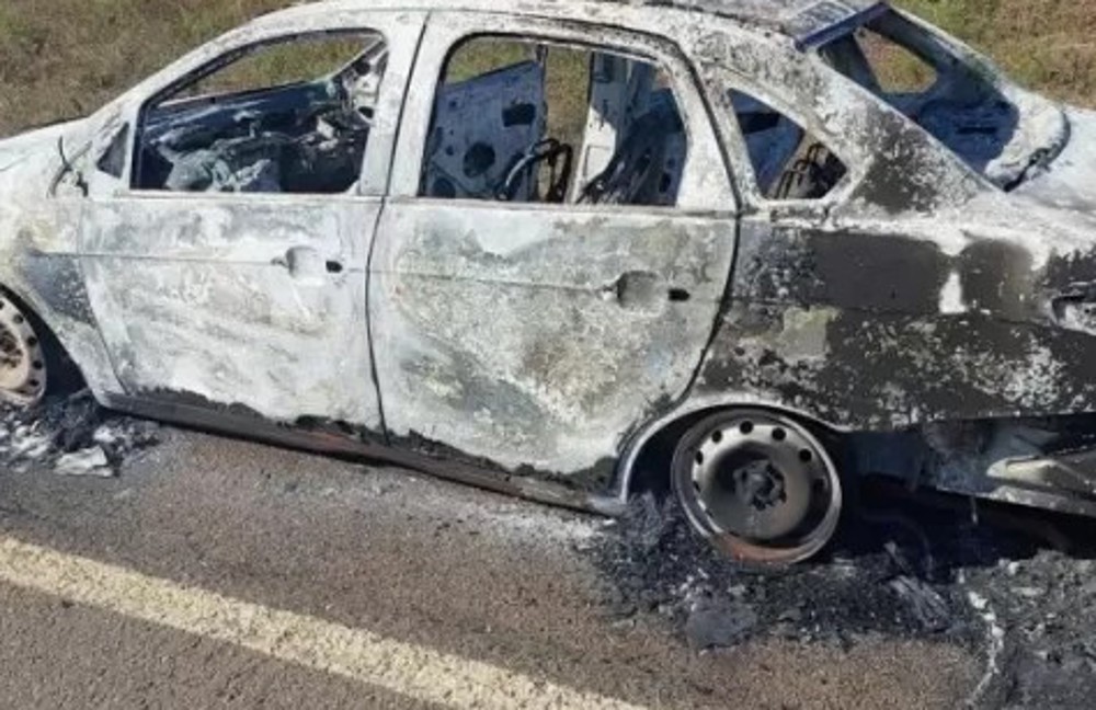 Veículo da Secretaria de Saúde pega fogo durante transporte de pacientes na BR-429