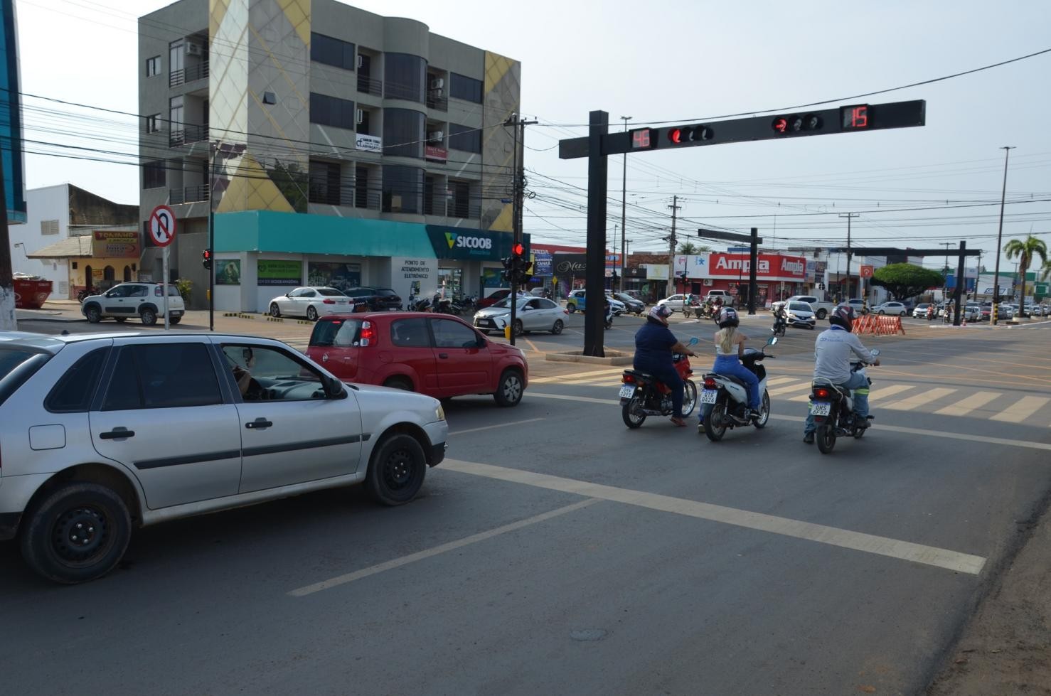 Dois novos semáforos iniciam operação em Ariquemes