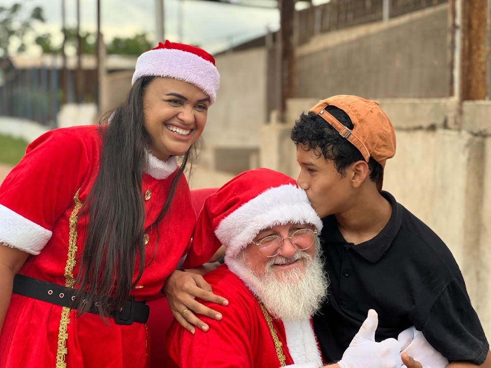 Deputada Dra Taíssa realiza ação social de Natal em bairros de Guajará-Mirim e distritos