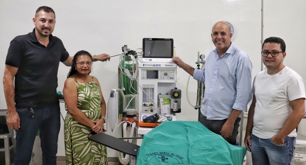 Ismael Crispin fortalece a saúde de Cerejeiras com entrega de carrinho cirúrgico