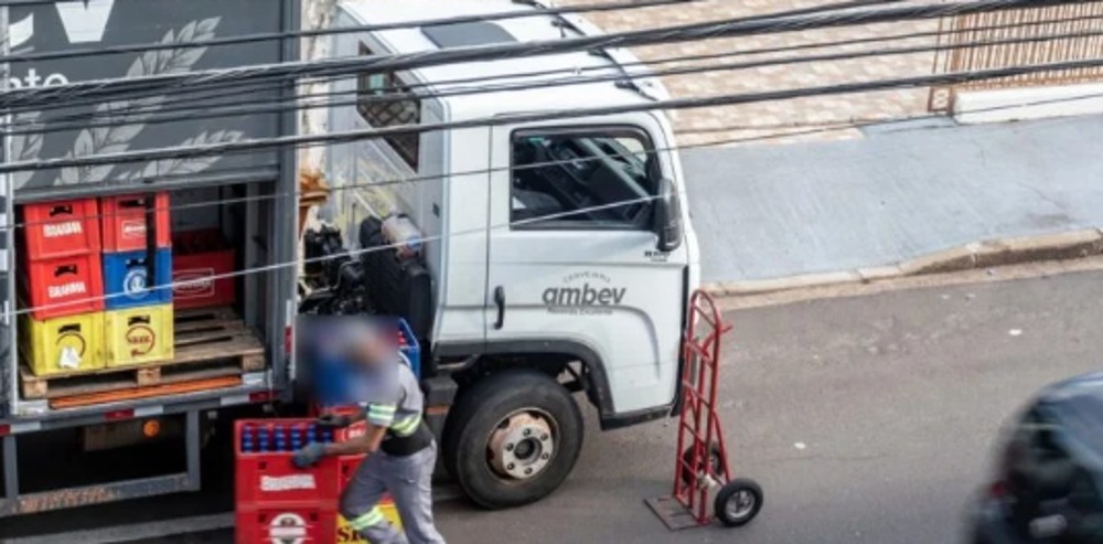 Funcionários da Ambev são assaltados durante entrega de bebidas na zona sul