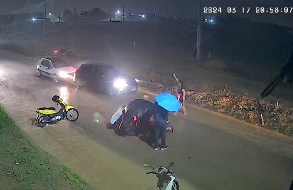 Em noite chuvosa, motociclista é encontrado inconsciente em via movimentada de Vilhena