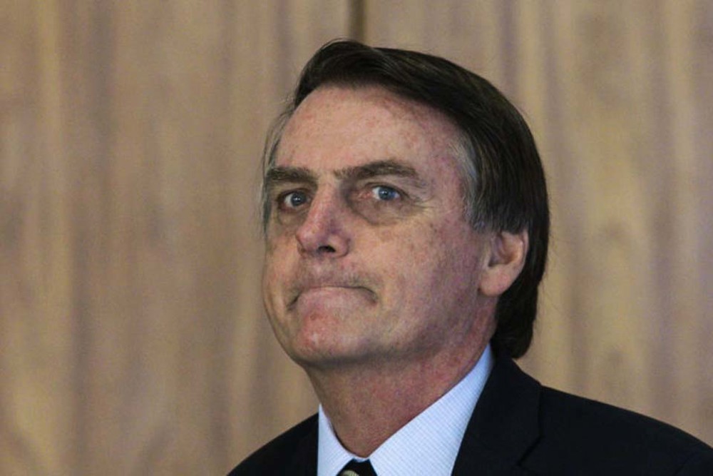 Bolsonaro é indiciado por fraude em cartão de vacinação contra covid