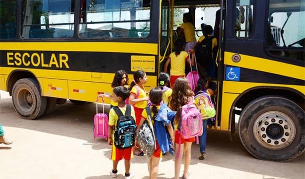 Ônibus escolar disponibilizado para alunos do Ramal da Noca e Bom Sossego