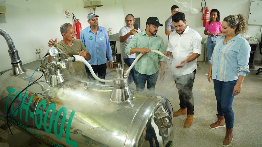 Marcelo Cruz valoriza importância de usina da Emater para produção leiteira em Rondônia