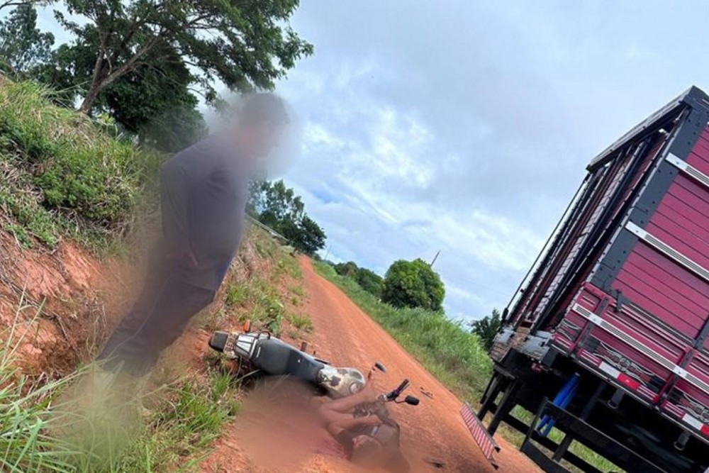 Jovem perde a vida ao bater moto em traseira de caminhão boiadeiro