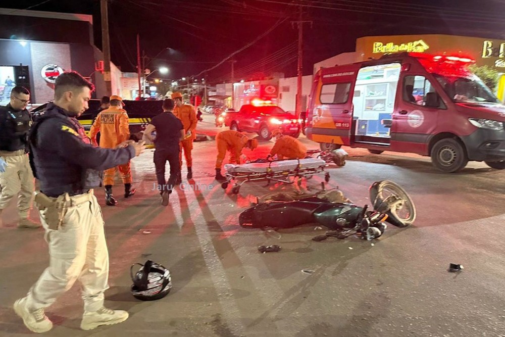Ciclista e motociclista ficam gravemente feridos em acidente