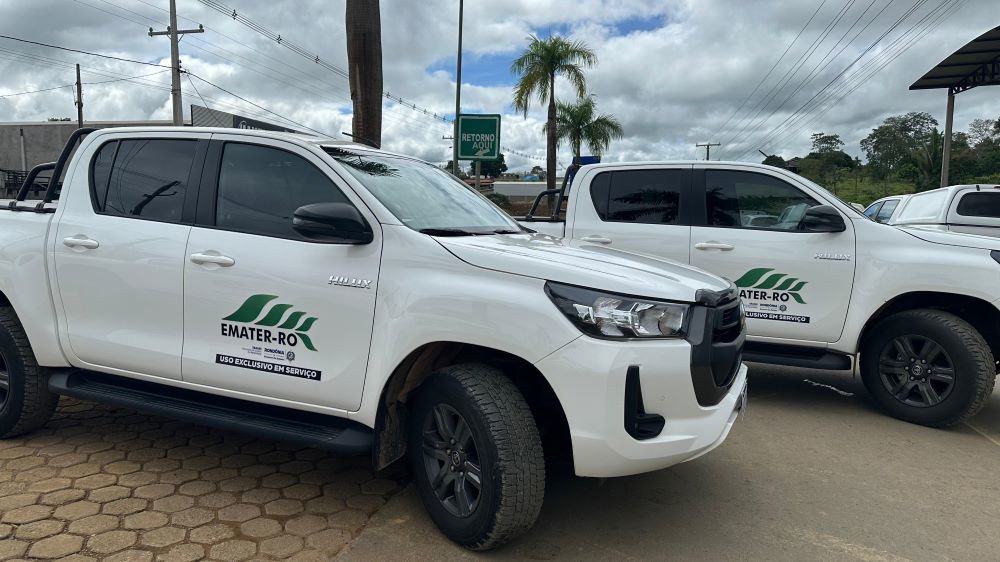 Emater de Jacinópolis recebe caminhonete nova após indicação do Delegado Lucas