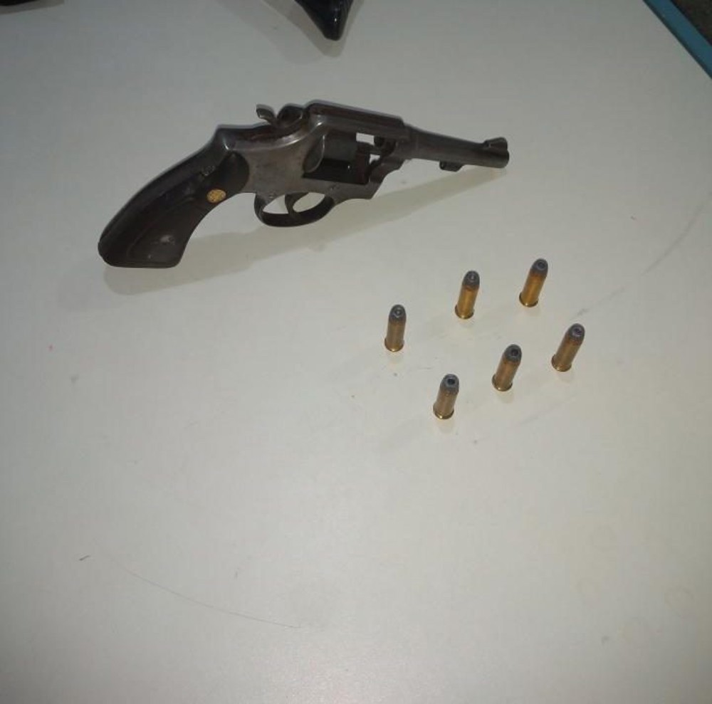 PM prende homem armado com revólver em bar em Ariquemes