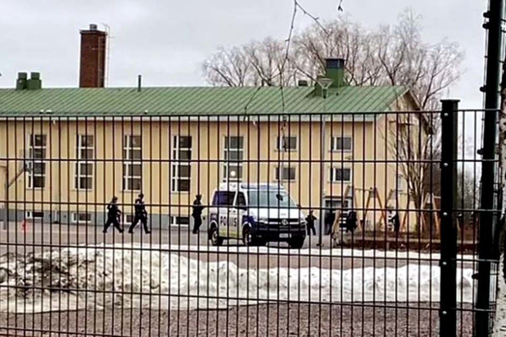Criança de 12 anos mata um colega e fere dois em escola na Finlândia