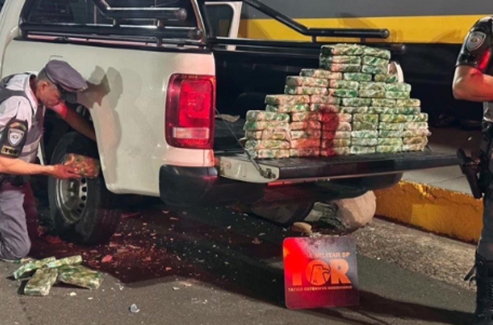 Casal argentino é preso com 67 kg de cocaína em fundo falso de veículo