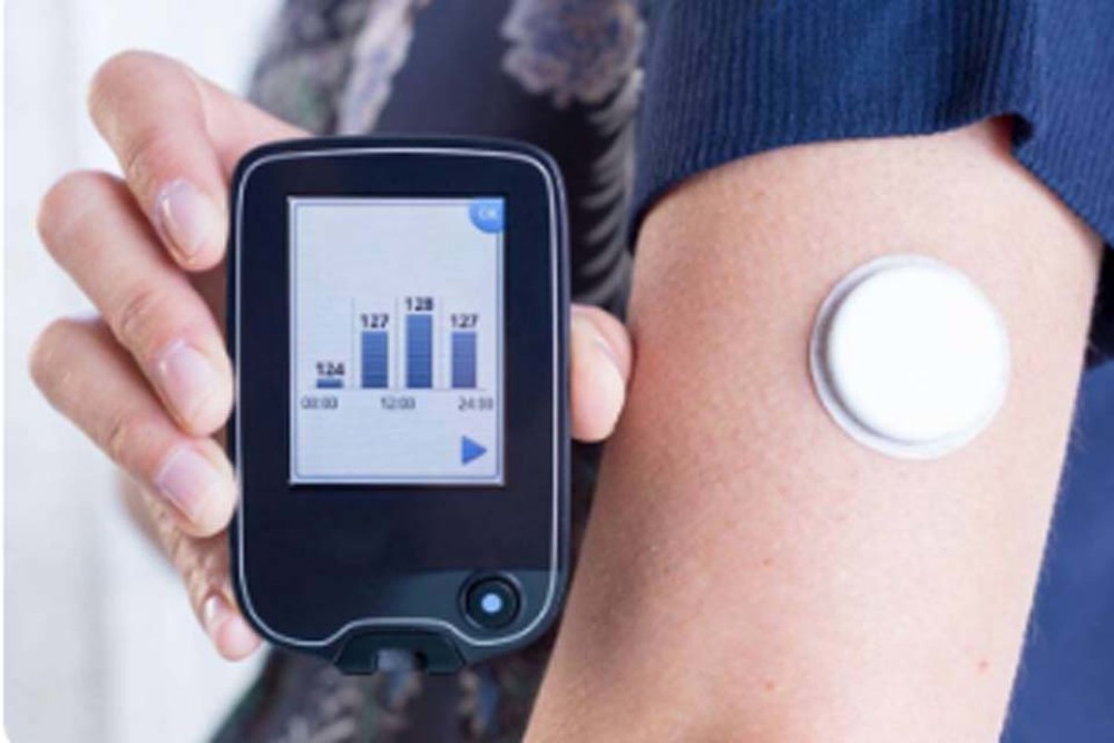 Lei municipal garante sensor de glicose para jovens com Diabetes Tipo 1