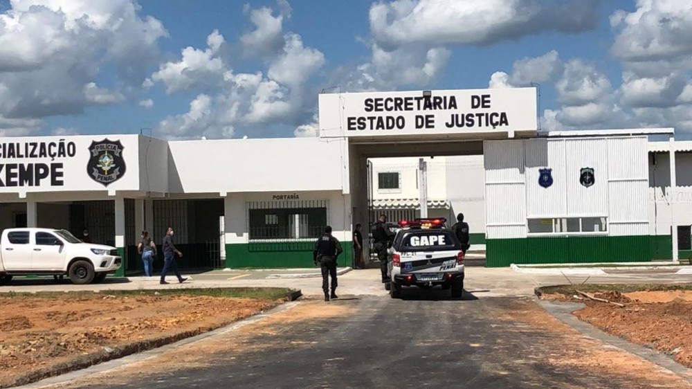 Ex-gerente da Sejus é condenado por ‘liberar’ celular, bebidas e churrascos a presos