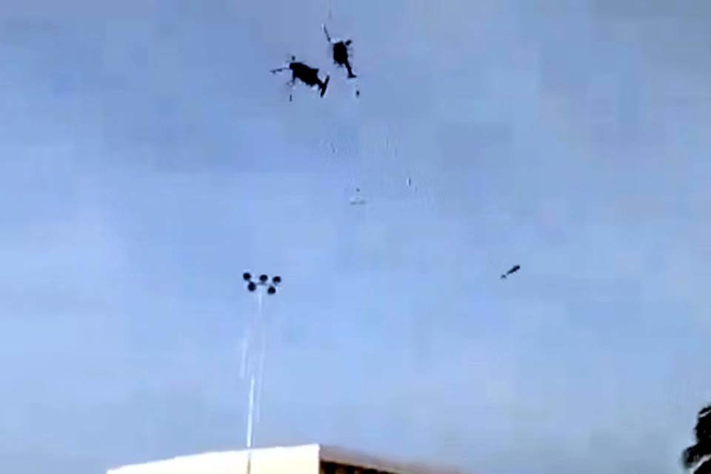 Helicópteros se chocam no ar e 10 ocupantes morrem; Veja vídeo